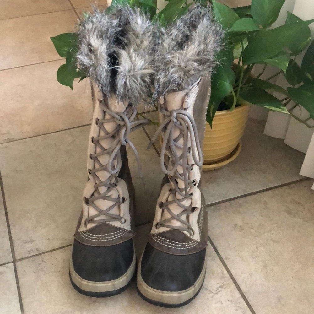 Sorel Joan of Arctic Winter boots (Size 7)